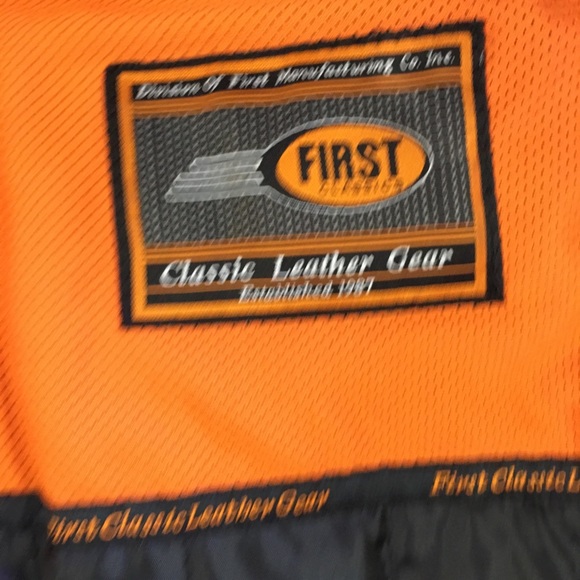 **🎈🎈SALE** Women’s leather jacket.  🎈🎈 - Picture 7 of 8